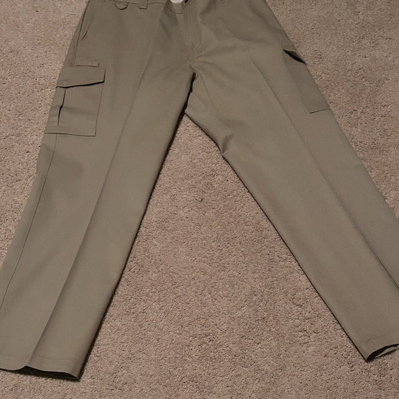 Dickies khaki cargos - Picture 1 of 3